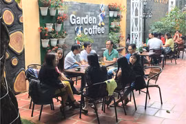 Cà phê chuyện đời và phố nhỏ