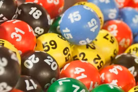 Phát hiện trúng độc đắc sau khi bỏ quên vé số 414 ngày