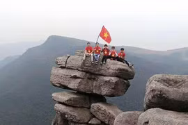 4 mỏm đá "sống ảo" khiến phượt thủ Việt phát cuồng