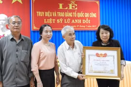 Trao bằng Tổ quốc ghi công cho liệt sĩ Lữ Anh Dồi