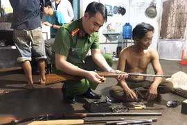 Phát hiện nhiều súng đạn trong nhà dân