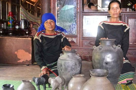 Làng gốm cổ của người M'nông ở Yang Tao