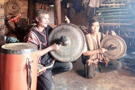 Những nghệ nhân nặng lòng vì buôn làng dân tộc