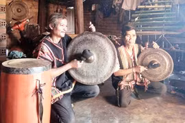 Những nghệ nhân nặng lòng vì buôn làng dân tộc