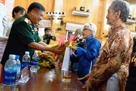 Quân khu 5: Biểu dương đại biểu người có công với cách mạng và thân nhân liệt sĩ tiêu biểu