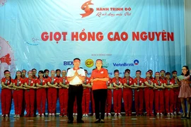 Tổ chức Đêm Gala Giọt hồng Cao Nguyên