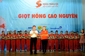 Tổ chức Đêm Gala Giọt hồng Cao Nguyên