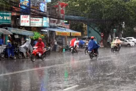 Áp thấp cách Hoàng Sa 270 km