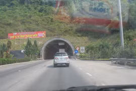 Đóng cửa hầm đường bộ Hải Vân để nổ mìn