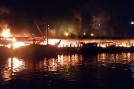 Cháy chợ đêm Phú Quốc lúc 3 giờ sáng