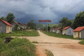 Làng tái định cư bao giờ mới an cư?