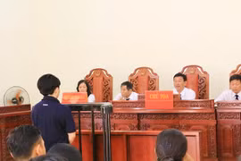 Đâm chết bạn học, nữ sinh lãnh 10 năm tù