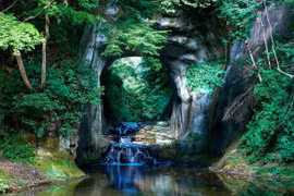 Khám phá khe suối đẹp như chốn thần tiên ở Nhật