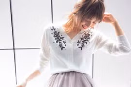 'Mỹ nhân đẹp nhất Nhật Bản' khoe sắc với áo hoa