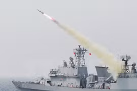 Hải quân Hàn Quốc tập trận bắn đạn thật quy mô lớn ở Biển Nhật Bản