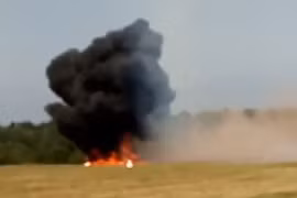 Máy bay Nga đâm xuống đất nổ tung, 2 người thiệt mạng