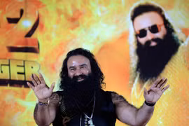 Sức hút của 'thánh nhân' bị kết tội hiếp dâm ở Ấn Độ