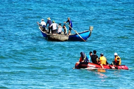 Giám đốc Ban quản lý cảng cá Quảng Ngãi mất tích khi tắm biển