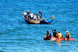 Giám đốc Ban quản lý cảng cá Quảng Ngãi mất tích khi tắm biển