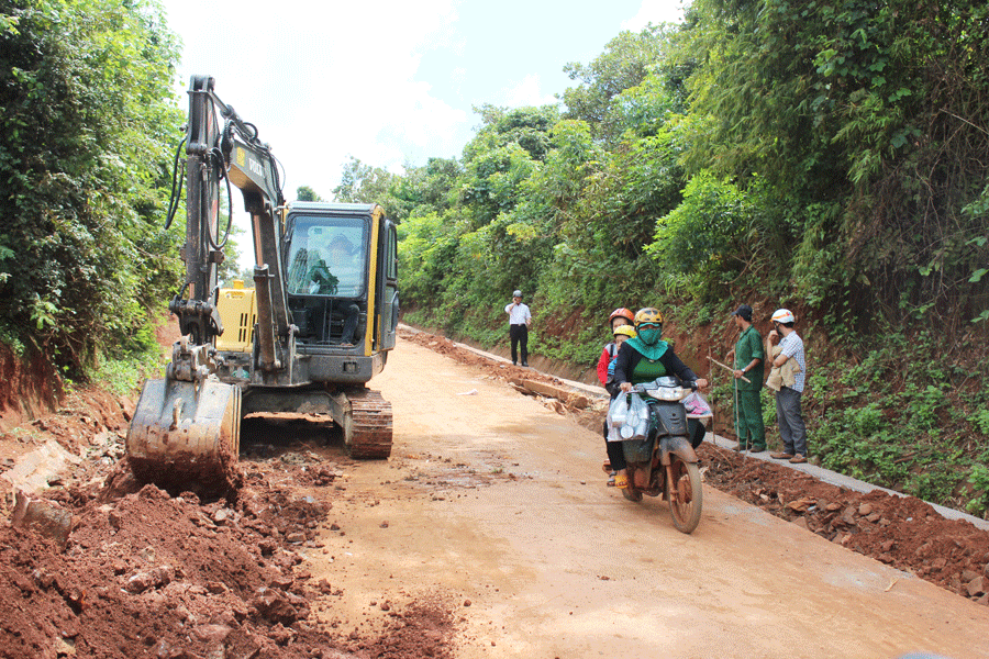 Chư Pưh khắc phục các tuyến giao thông xuống cấp