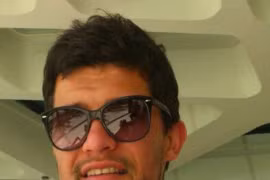 Thủ môn bị bắn chết ngay trên sân tập