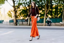 Hoa hậu Kỳ Duyên mặc sành điệu xuống phố Paris