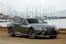 Lexus LS 2018 giá từ 75.000 USD, đe dọa Mercedes S-Class