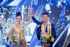 Hoàng Hiếu, Quỳnh Như đăng quang Quán quân Vietnam Fitness Model 2017