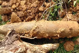 Đào móng nhà, phát hiện bom "khủng"