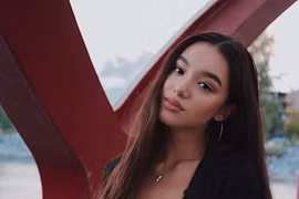 Hot girl gốc Việt 9X nổi bật tại Hoa hậu Hoàn vũ Canada