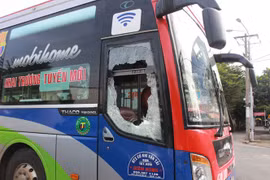 Bắt 2 người đập phá xe khách tuyến Gia Lai-Vũng Tàu ở Biên Hòa