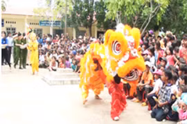 Công an Chư Sê: Tổ chức đêm hội Trăng rằm cho thiếu nhi xã Ayun