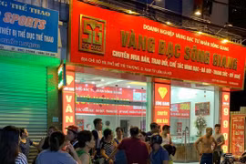 NÓNG: Cướp tiệm vàng tại Hà Nội, nghi phạm vẫn đang lẩn trốn