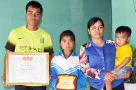 Chuyện về một gia đình trẻ tiêu biểu người Bahnar