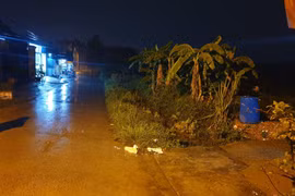 Thêm 1 bé trai tắm mưa bị nước cuốn xuống cống tử vong thương tâm