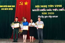 Mang Yang: Tôn vinh 32 điển hình hiến máu tình nguyện