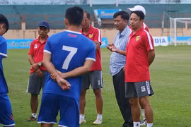 HLV Vũ Hồng Việt từ chức, Quảng Nam thành đội thứ 3 sa thải HLV