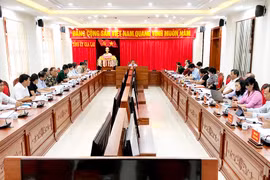 Phó Bí thư Tỉnh ủy Châu Ngọc Tuấn duyệt nội dung Đại hội Đảng bộ huyện Đức Cơ