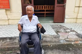 Hy hữu cha ruột kiện con gái để đòi lại bài vị của ông bà