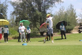 Sôi nổi giải Golf tranh cúp L'amant Café