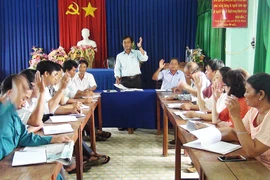Đảng viên đương chức phải giữ mối liên hệ với cấp ủy nơi cư trú