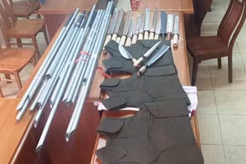 Tạm giữ nhóm đòi nợ kiểu 'xã hội đen' giữa ban ngày tại TP.HCM