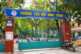 Bắt giam hiệu trưởng một trường tiểu học vì rút khẩu phần ăn của học sinh