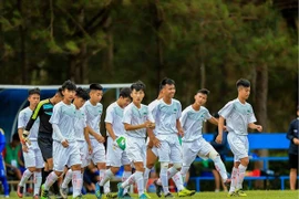 Vĩnh Nguyên lập siêu phẩm như Messi, U19 HAGL kéo dài chuỗi bất bại