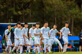 Vĩnh Nguyên lập siêu phẩm như Messi, U19 HAGL kéo dài chuỗi bất bại