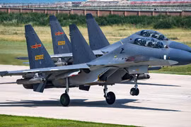 Máy bay quân sự Mỹ bay vào Đài Loan, tiêm kích Trung Quốc xuất kích hàng loạt