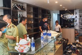 Hàng loạt mỹ phẩm, quần áo, túi xách nhái Gucci, D&G, LV... bị phát hiện