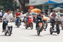 Sắp tới học sinh đi xe đạp điện cũng phải có giấy phép lái xe?