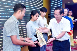 Nhà báo luôn đi đầu trên các mặt trận