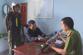 Vây ráp đối tượng nghiện ma túy, vác súng đi dạo trên đường